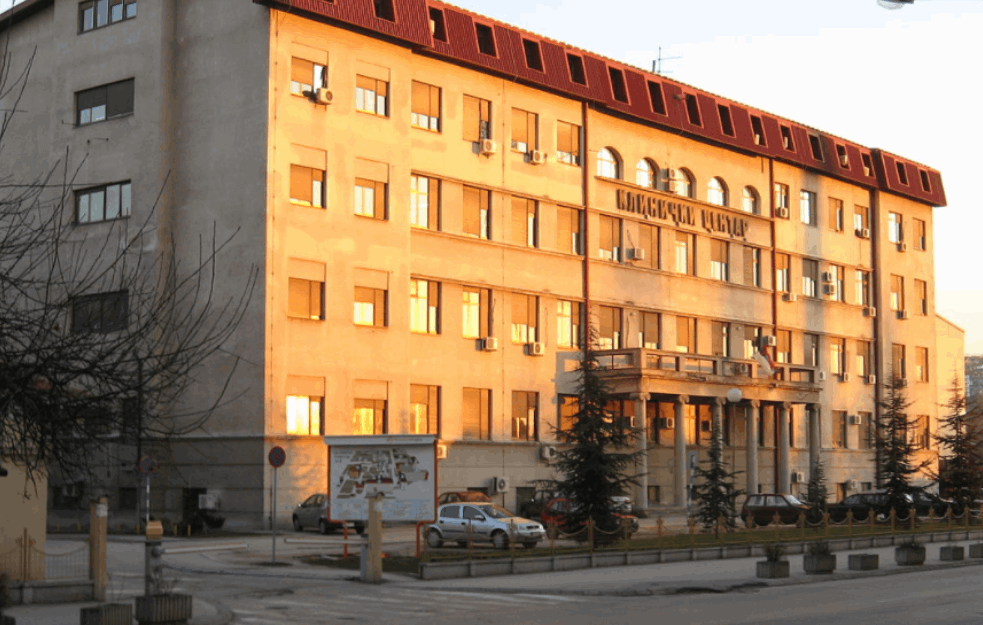 CELA PORODICA IZ VRANJA ZBOG KORONE U BOLNICI: Otac umro, strahuje se da je i snaja u 9. mesecu trudnoće zaražena